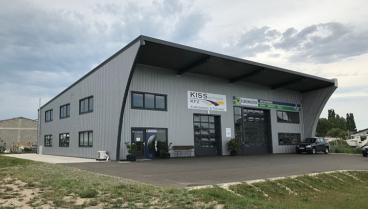 WERKSTATT MIT BÜRO