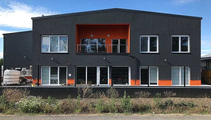 Lagerhalle mit Büro